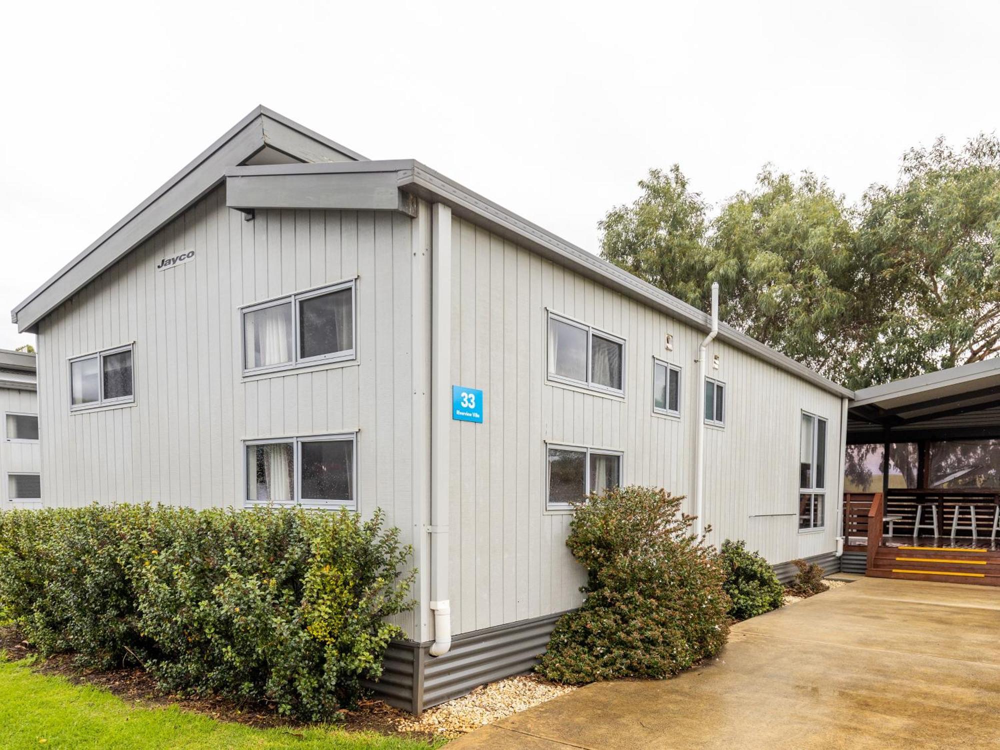 Nrma Warrnambool Riverside Holiday Park Стая снимка